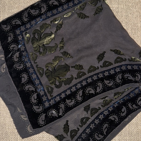 Gorgeous Silk/ Rayon Cut Out Velvet Scarf - Picture 1 of 5